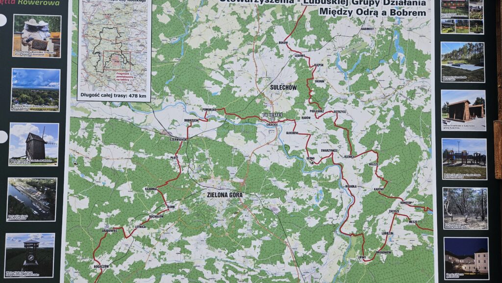 Jedna z tablic informacyjnych na szlaku