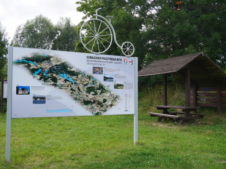 Tablica informacyjna przed Połczynem